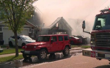 3 homes damaged by fire in southwest Edmonton’s Cameron Heights area