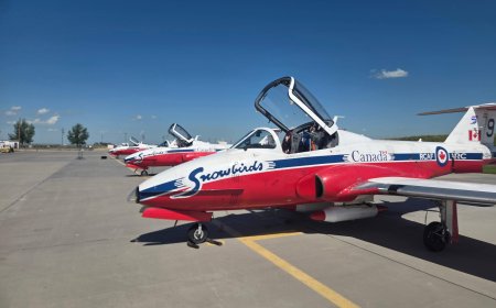 Snowbirds thrill spectators during a special stop in Saskatoon