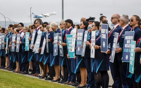 WestJet flight attendants give 72-hour strike notice, airline issues lockout