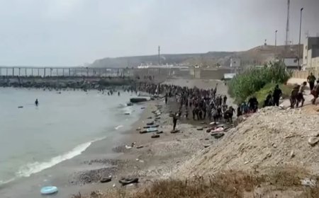 ‘It’s An Invasion’: Footage Shows Thousands of Male African Migrants Storm Spanish City of Ceuta — Alex Jones Responds!