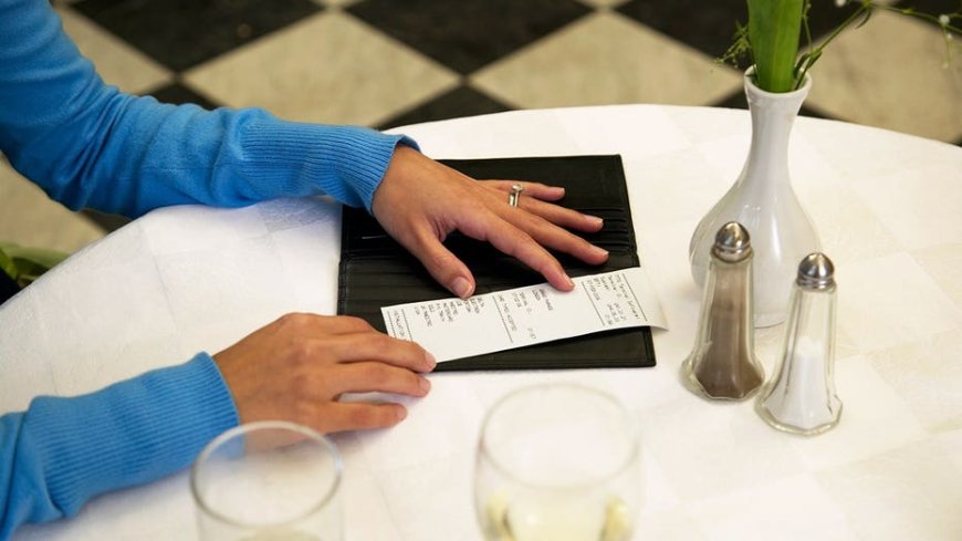 Automatic tip or service charge? New state law requires restaurants to tell diners before they order