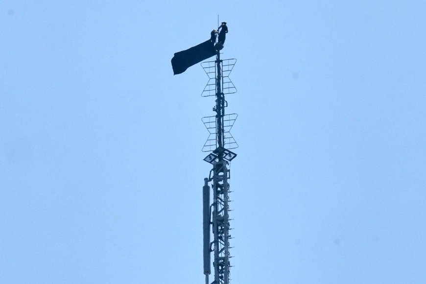 2 people arrested after climbing Empire State Building’s antenna