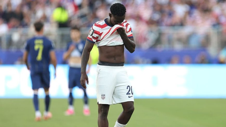 Alexi Lalas rips referees after Folarin Balogun red card in Team USA win: 'An absolute joke'