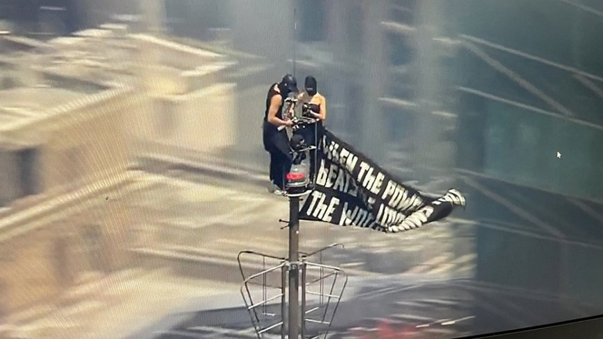 Empire State Building security under scrutiny after climbers' stunt, tourist reveals possible access point