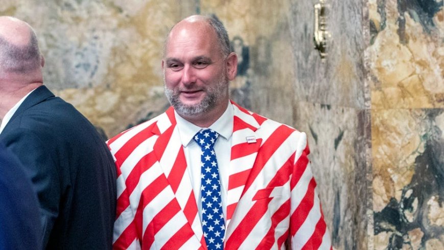 SEE IT: Pennsylvania Democrats boot GOP lawmaker from House floor over patriotic America 250 suit