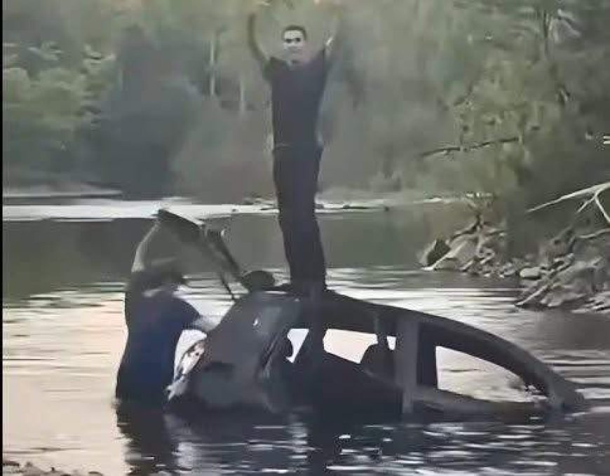 RCMP looking for 2 men who allegedly drove car into New Brunswick river