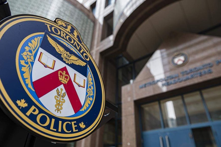 Police search for teenager in Toronto armed with knife after assault
