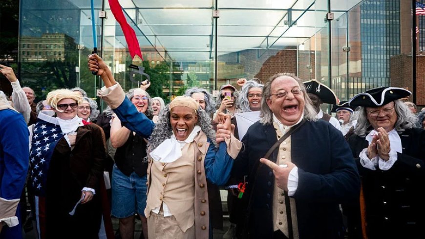 Black Woman Wins Benjamin Franklin Lookalike Contest
