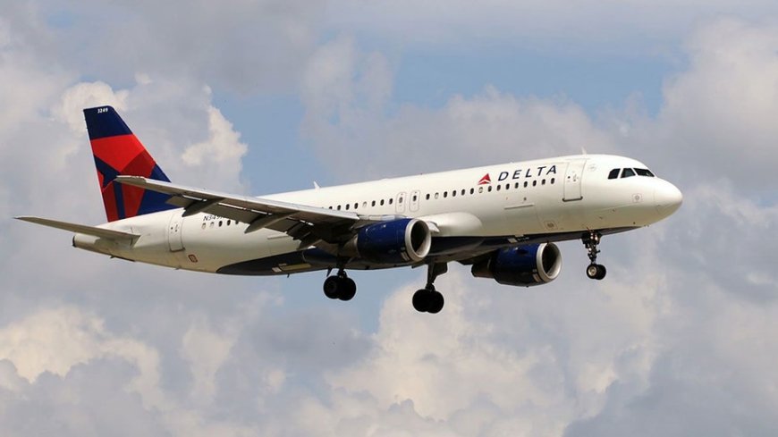 Delta flight struck by fireworks while landing in Chicago on Fourth of July, FAA investigates