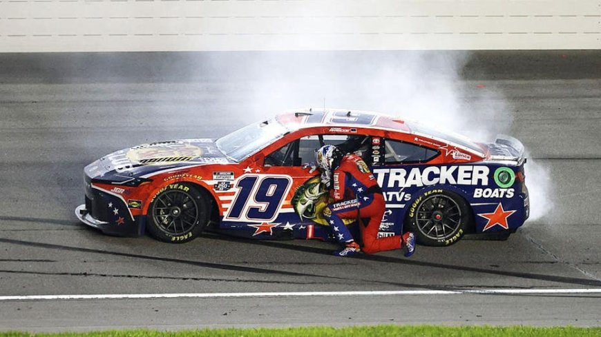 NASCAR winner's pro-America message will make the left fume, Bubba Wallace's Fourth of July memo & fans fight!