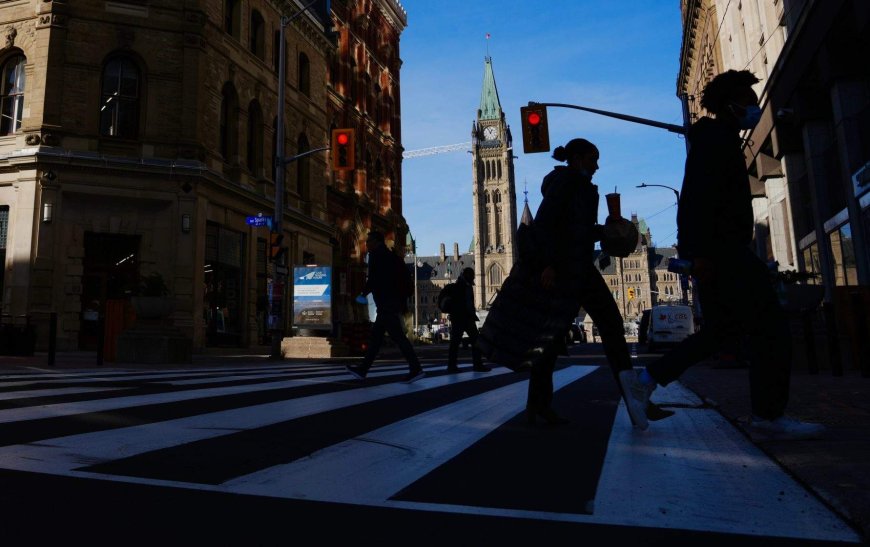 Federal employees now working four days a week seeing less office space
