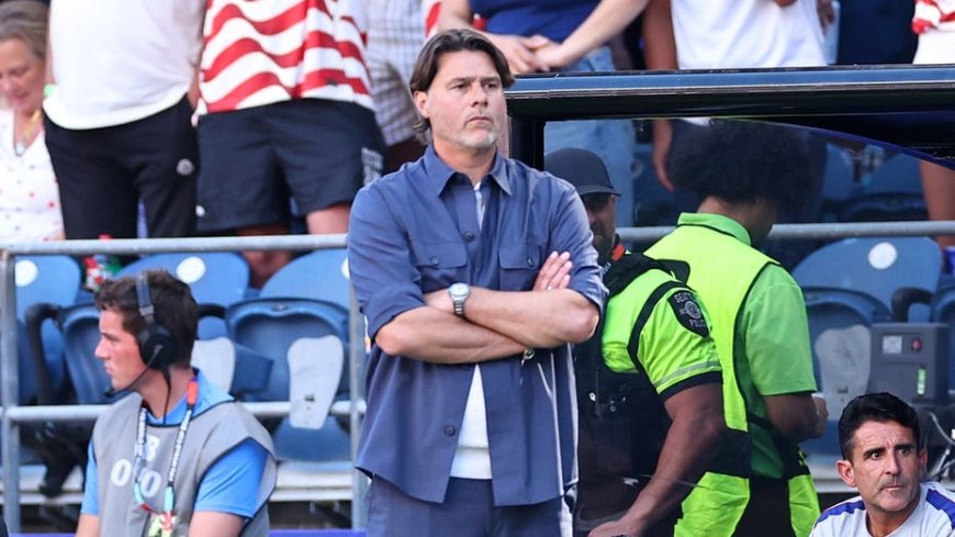 USA coach Mauricio Pochettino kicks Powerade bottles in frustration as team's first half defense looks shaky