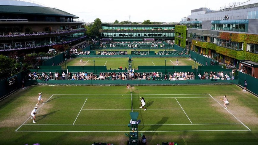 15-year-old exits Wimbledon junior draw after racket-throwing incident ends first-round match