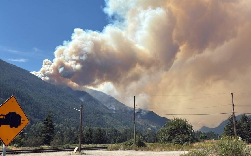 Growing B.C. wildfire closes Highway 1, more evacuation alerts issued