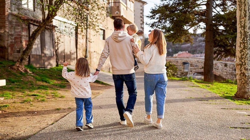 US hurtling toward population decline even as Americans say they want bigger families, new report warns
