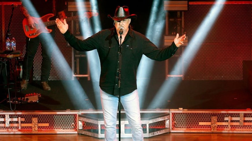 Trace Adkins premieres patriotic song as ‘Chicago’ says FIFA guests prove American greatness
