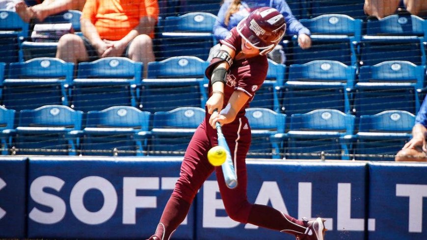 Former college softball star is now an America-loving Giants WAG, Norway fan won't row & Spurs announcer fired