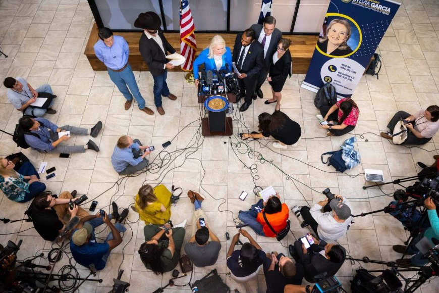 ICE officer shot driver through passenger window, detainees tell lawyer