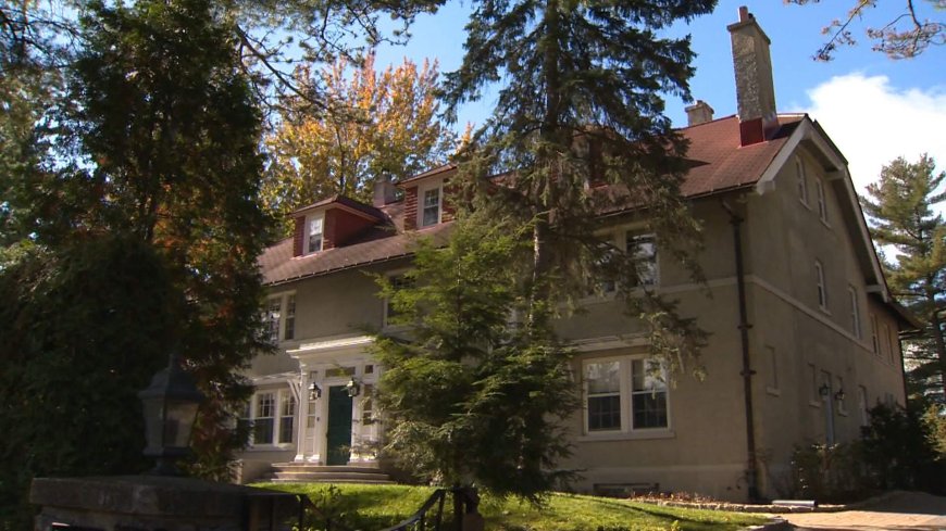 B.C. woman’s petition aim to stop funding home of federal opposition leader