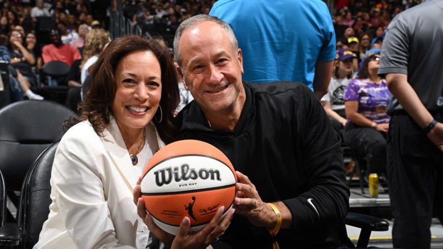 Kamala Harris attends Los Angeles Sparks game, gives an insufferable, uninspiring speech to the team