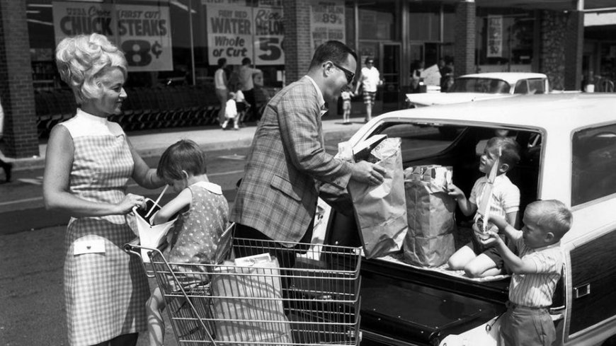 Vintage photos reveal what grocery shopping looked like in the 1960s