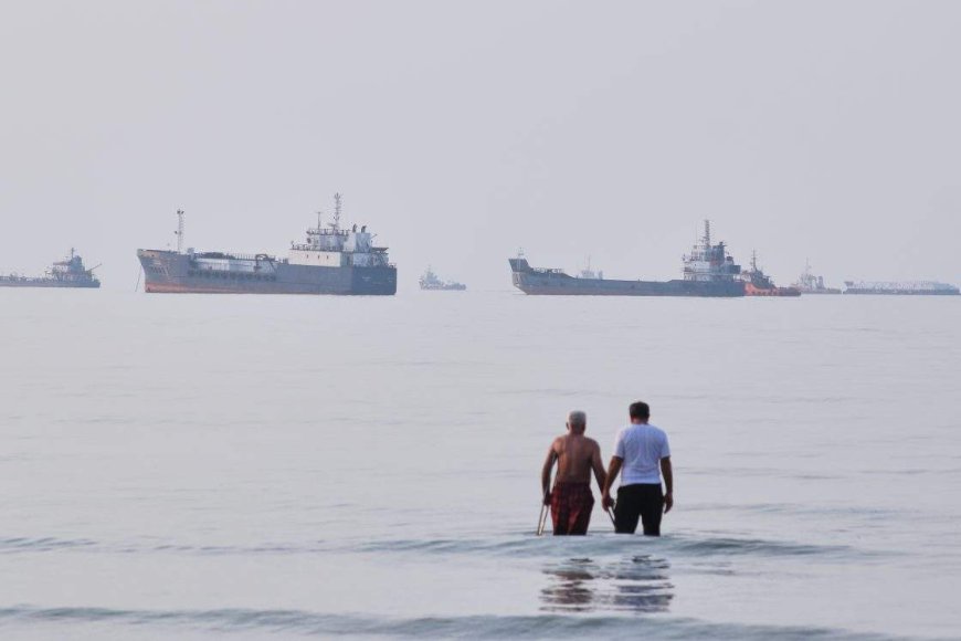 Who controls the Strait of Hormuz? U.S., Iran make competing claims