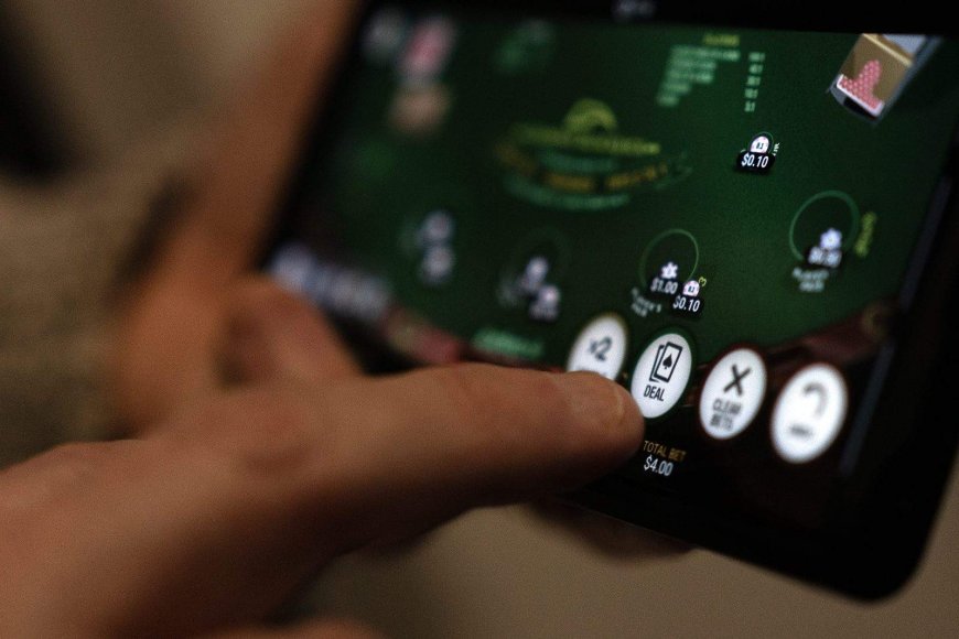 Regulated iGaming market goes live in Alberta, government aims to box out grey market