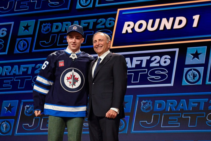 Winnipeg Jets sign 1st-round draft pick to entry-level contract