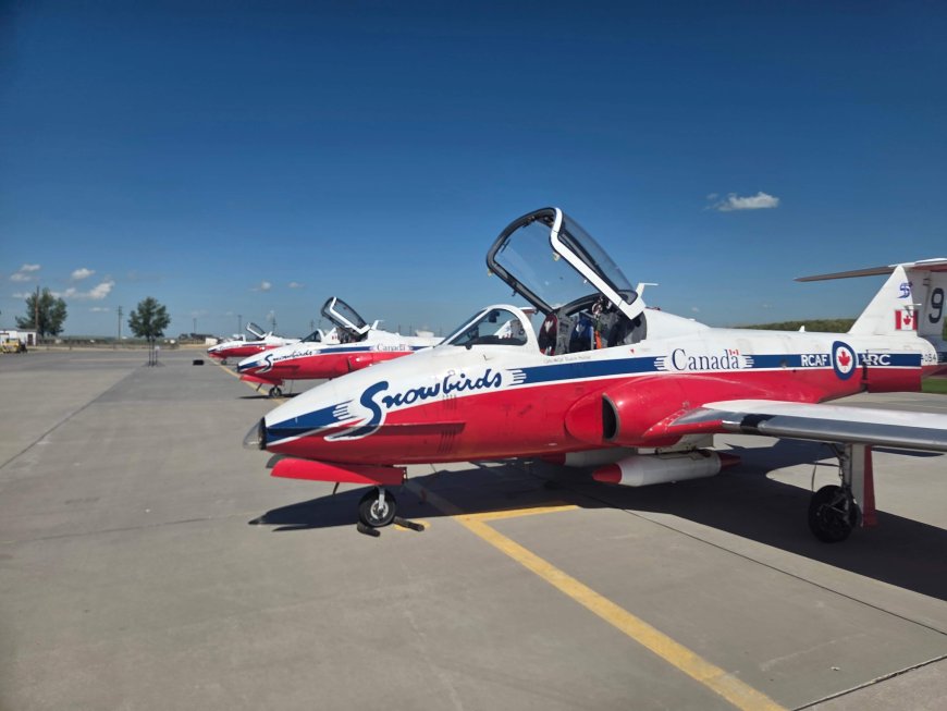 Snowbirds thrill spectators during a special stop in Saskatoon