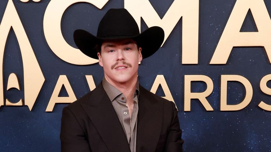 Country star cancels two weeks of concerts after father dies suddenly
