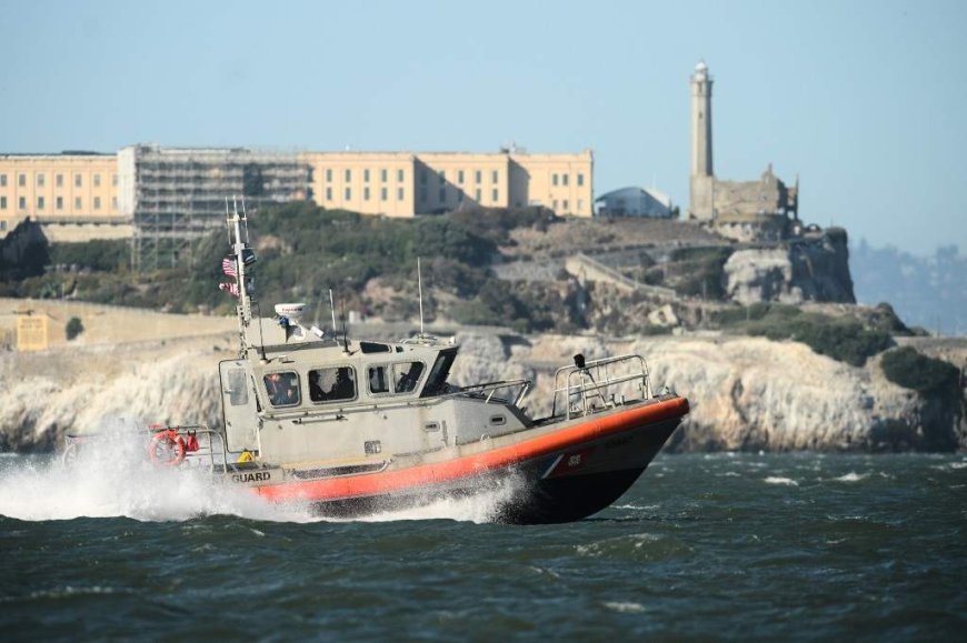 1 dead, 3 missing after boat capsizes near Alcatraz Island