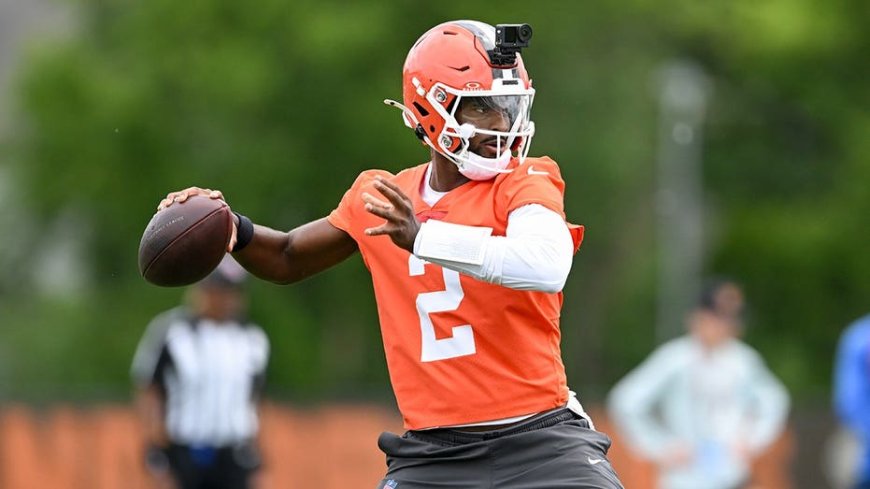 Joe Flacco went off on Shedeur Sanders for wearing a helmet visor last season: 'You look like an idiot'