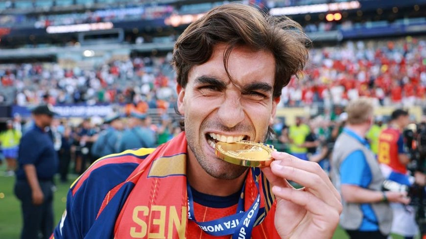 Ferran Torres sports 'Make Spain Great Again' hat similar to Trump's slogan at World Cup homecoming parade