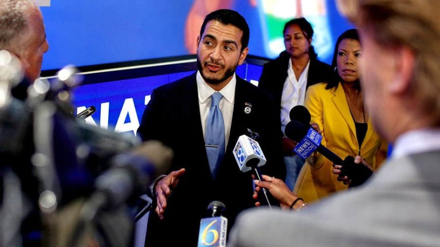 Top Dem hopeful flips script after years in socialist orbit with puzzling claim