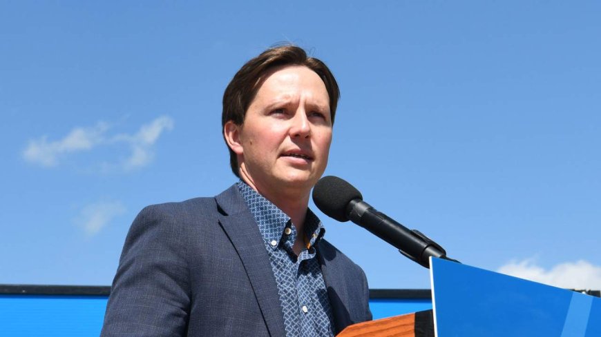 Dreeshen skirts questions about Alberta separation vote but says it’s an important topic