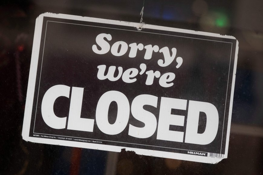 ‘Death by a thousand cuts’: Half a dozen downtown Edmonton restaurants closing
