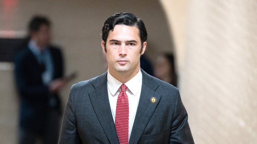 Rep Gill challenges 'genuinely insane and objectively offensive' Democratic socialists after viral hearing
