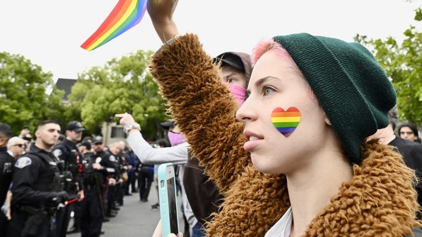 Iowa teachers suspended over viral student-run drag show reach settlement before trial