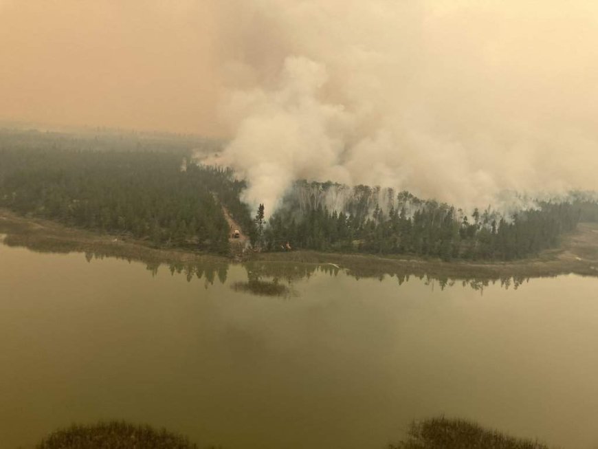 Wildfires in B.C. prompt evacuations as hot, dry conditions persist