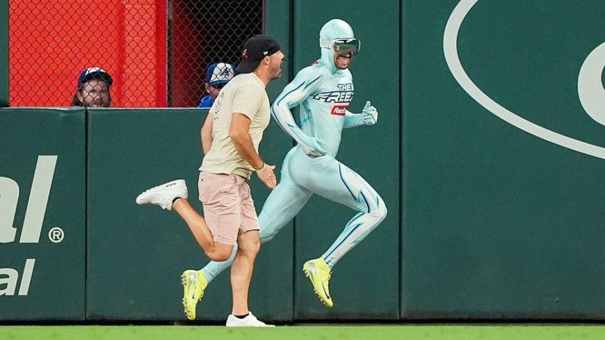 Atlanta Braves fan taunts The Freeze with a blown kiss and gets passed in spectacular fashion