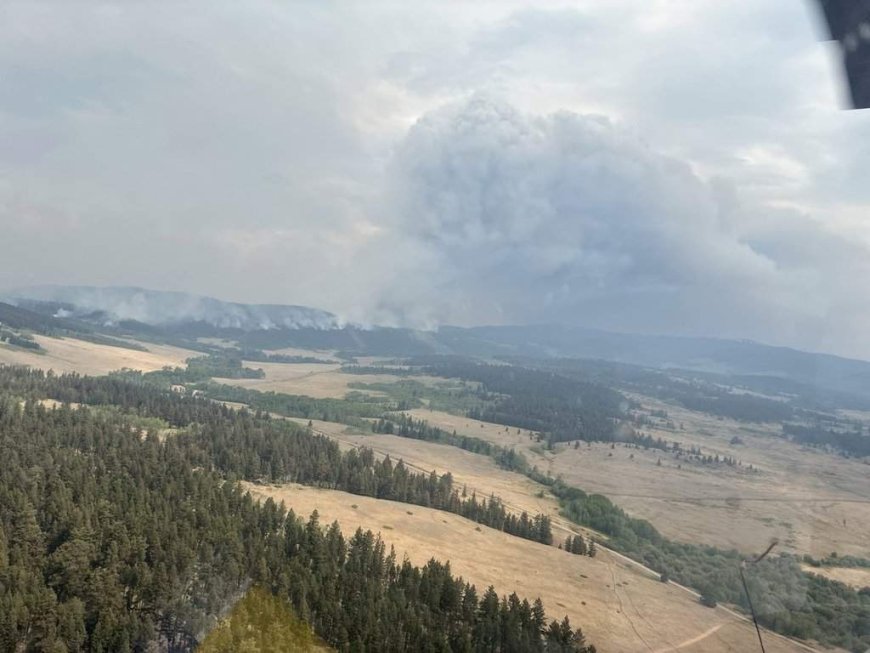 Wildfires near Clinton, B.C. merge, stretching nearly 670 square kilometres