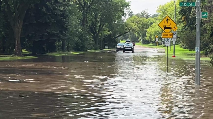 Monday thunderstorm floods roads, halts traffic and transit across Edmonton