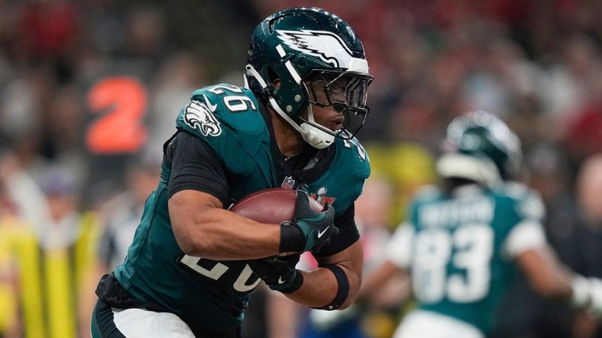 NFL star Saquon Barkley is all for MLB players fighting against salary cap: 'It should happen'
