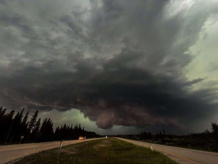 Severe thunderstorms and tornadoes possible across Alberta, in Edmonton region Tuesday