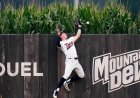 Kyle Schwarber launches two homers into the corn after MLB's incredible HoF tribute at Field of Dreams game