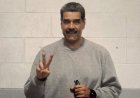 Nicolás Maduro flashes peace signs in first prison photos since US capture in Caracas