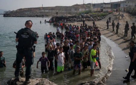 Spain Installs Containment Fence after 50,000 Moroccans Entered Enclave in One Day