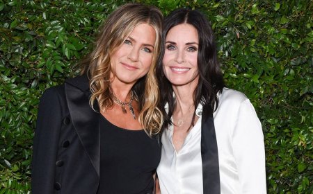 'Friends' stars Jennifer Aniston and Courteney Cox soak up the sun during Mallorca yacht getaway