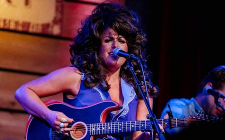 Country star Hannah Dasher says famous, married celebrity once slid into her DMs