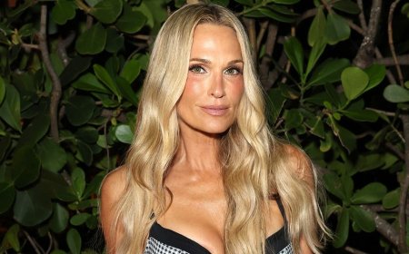 Molly Sims flaunts toned abs in mismatched bikini during perfect beach day with her kids